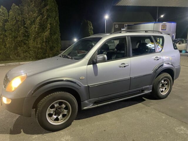 Сірий Cанг Йонг Rexton, об'ємом двигуна 2.7 л та пробігом 288 тис. км за 4299 $, фото 2 на Automoto.ua