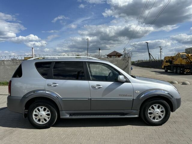 Сірий Cанг Йонг Rexton, об'ємом двигуна 2.7 л та пробігом 290 тис. км за 4600 $, фото 3 на Automoto.ua