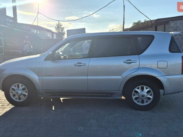 Сірий Cанг Йонг Rexton, об'ємом двигуна 2.3 л та пробігом 190 тис. км за 5500 $, фото 4 на Automoto.ua
