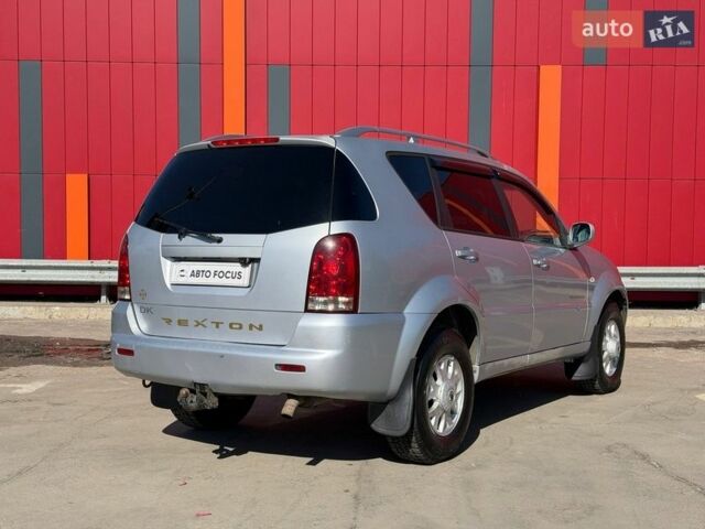 Серый Cанг Йонг Рекстон, объемом двигателя 2.7 л и пробегом 365 тыс. км за 5990 $, фото 6 на Automoto.ua