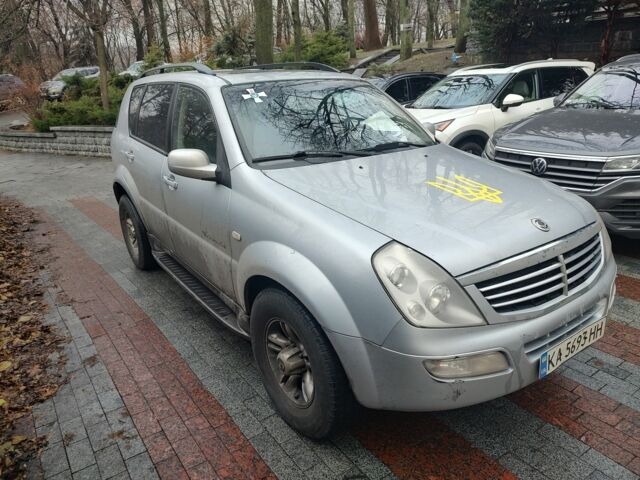 Сірий Cанг Йонг Rexton, об'ємом двигуна 2.7 л та пробігом 237 тис. км за 4400 $, фото 2 на Automoto.ua