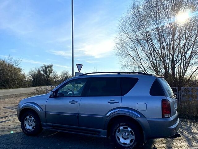 Серый Cанг Йонг Рекстон, объемом двигателя 2.7 л и пробегом 270 тыс. км за 3500 $, фото 3 на Automoto.ua