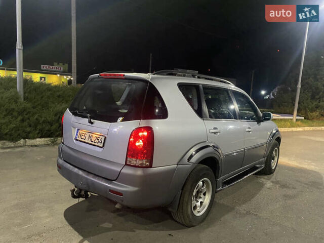 Серый Cанг Йонг Рекстон, объемом двигателя 2.7 л и пробегом 288 тыс. км за 4299 $, фото 6 на Automoto.ua