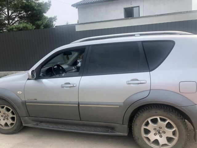 Серый Cанг Йонг Рекстон, объемом двигателя 2.7 л и пробегом 309 тыс. км за 6500 $, фото 2 на Automoto.ua