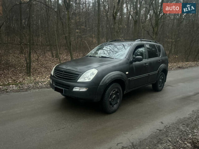 Серый Cанг Йонг Рекстон, объемом двигателя 2.7 л и пробегом 316 тыс. км за 5900 $, фото 1 на Automoto.ua