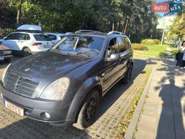 Сірий Cанг Йонг Rexton, об'ємом двигуна 2.7 л та пробігом 151 тис. км за 4999 $, фото 9 на Automoto.ua