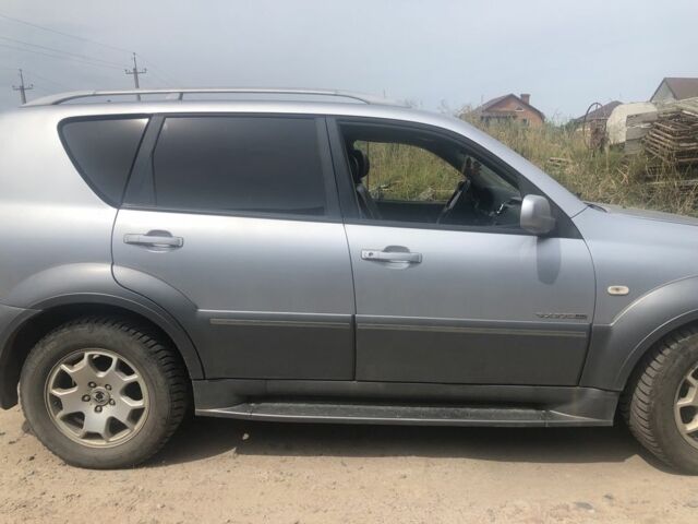 Серый Cанг Йонг Рекстон, объемом двигателя 2.7 л и пробегом 309 тыс. км за 6500 $, фото 3 на Automoto.ua