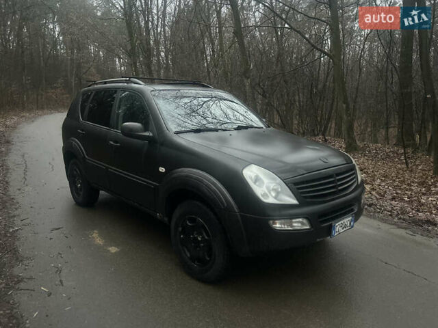 Сірий Cанг Йонг Rexton, об'ємом двигуна 2.7 л та пробігом 316 тис. км за 5800 $, фото 1 на Automoto.ua