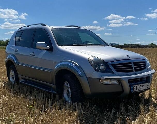 Сірий Cанг Йонг Rexton, об'ємом двигуна 3.2 л та пробігом 304 тис. км за 4999 $, фото 4 на Automoto.ua