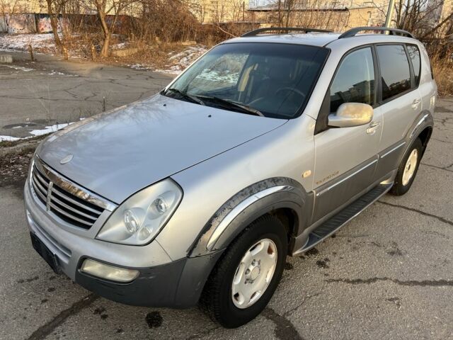 Серый Cанг Йонг Рекстон, объемом двигателя 2.7 л и пробегом 294 тыс. км за 5104 $, фото 4 на Automoto.ua