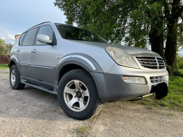 Сірий Cанг Йонг Rexton, об'ємом двигуна 0.27 л та пробігом 300 тис. км за 4999 $, фото 2 на Automoto.ua