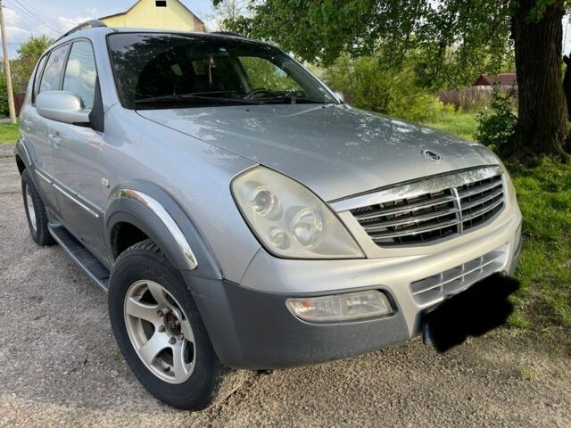 Сірий Cанг Йонг Rexton, об'ємом двигуна 0.27 л та пробігом 300 тис. км за 4999 $, фото 11 на Automoto.ua