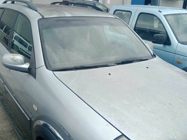 Сірий Cанг Йонг Rexton, об'ємом двигуна 2.7 л та пробігом 300 тис. км за 3863 $, фото 3 на Automoto.ua