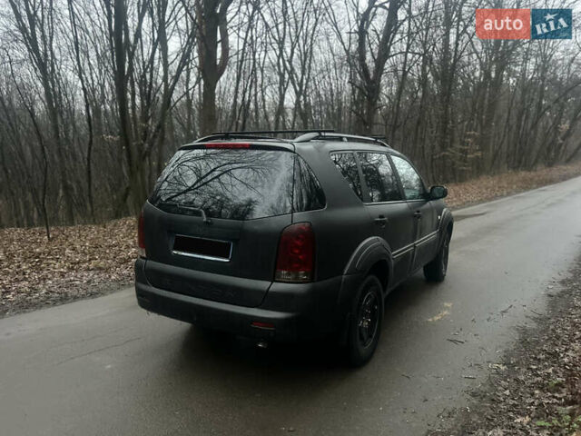 Серый Cанг Йонг Рекстон, объемом двигателя 2.7 л и пробегом 316 тыс. км за 5900 $, фото 3 на Automoto.ua