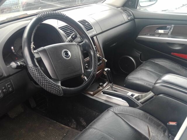 Сірий Cанг Йонг Rexton, об'ємом двигуна 2.7 л та пробігом 300 тис. км за 3863 $, фото 5 на Automoto.ua