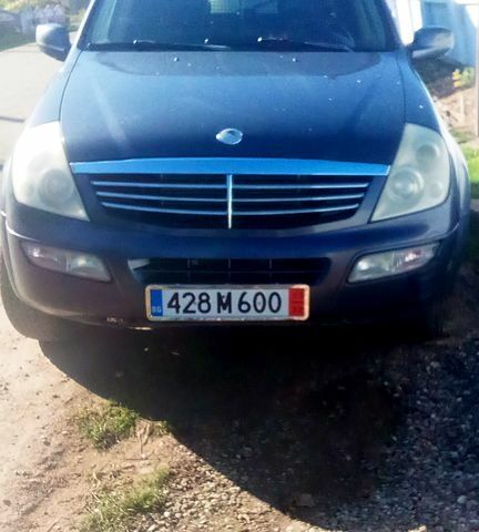 Серый Cанг Йонг Рекстон, объемом двигателя 2.7 л и пробегом 400 тыс. км за 5800 $, фото 1 на Automoto.ua