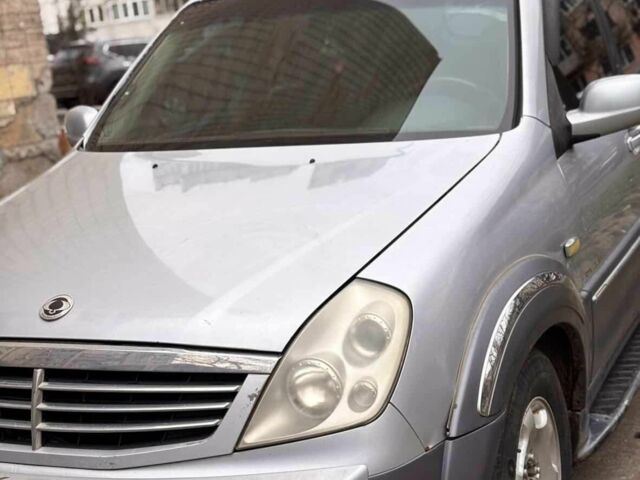 Серый Cанг Йонг Рекстон, объемом двигателя 3.2 л и пробегом 260 тыс. км за 3800 $, фото 2 на Automoto.ua