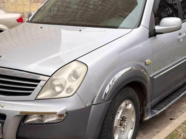 Серый Cанг Йонг Рекстон, объемом двигателя 3.2 л и пробегом 260 тыс. км за 3800 $, фото 1 на Automoto.ua