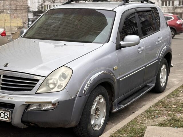 Сірий Cанг Йонг Rexton, об'ємом двигуна 3.2 л та пробігом 286 тис. км за 4200 $, фото 1 на Automoto.ua