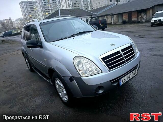 Серый Cанг Йонг Рекстон, объемом двигателя 2 л и пробегом 287 тыс. км за 3500 $, фото 3 на Automoto.ua