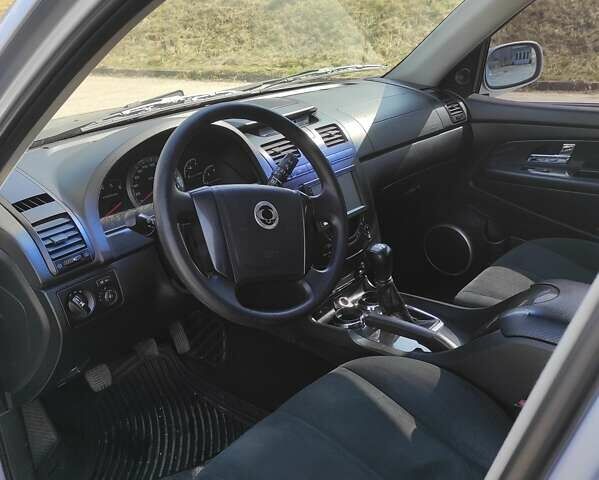 Сірий Cанг Йонг Rexton, об'ємом двигуна 2.7 л та пробігом 200 тис. км за 7500 $, фото 8 на Automoto.ua