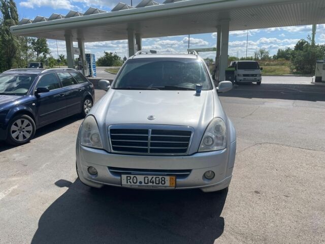 Сірий Cанг Йонг Rexton, об'ємом двигуна 2.7 л та пробігом 235 тис. км за 4500 $, фото 1 на Automoto.ua