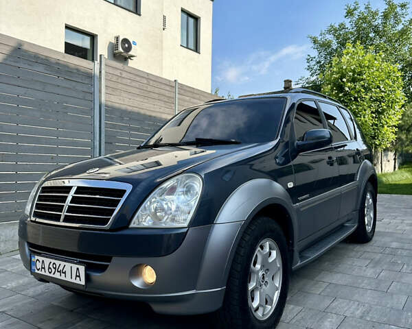 Сірий Cанг Йонг Rexton, об'ємом двигуна 2.7 л та пробігом 298 тис. км за 7500 $, фото 6 на Automoto.ua