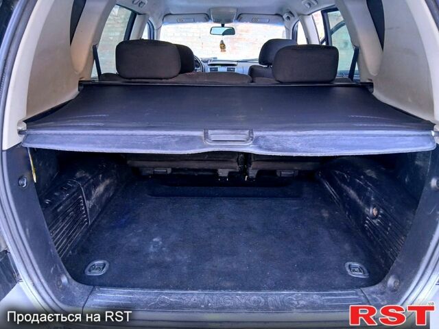 Серый Cанг Йонг Рекстон, объемом двигателя 2.7 л и пробегом 32000 тыс. км за 3300 $, фото 10 на Automoto.ua