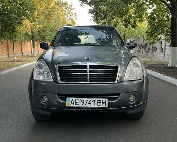 Сірий Cанг Йонг Rexton, об'ємом двигуна 2.7 л та пробігом 212 тис. км за 6200 $, фото 1 на Automoto.ua