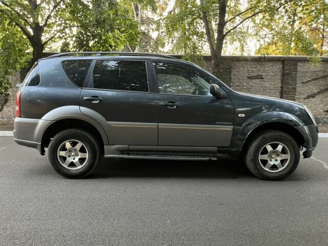 Сірий Cанг Йонг Rexton, об'ємом двигуна 2.7 л та пробігом 212 тис. км за 6200 $, фото 1 на Automoto.ua