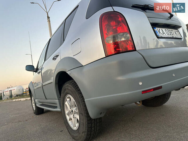 Серый Cанг Йонг Рекстон, объемом двигателя 2.7 л и пробегом 400 тыс. км за 7250 $, фото 1 на Automoto.ua
