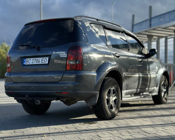 Сірий Cанг Йонг Rexton, об'ємом двигуна 2.7 л та пробігом 208 тис. км за 6800 $, фото 4 на Automoto.ua