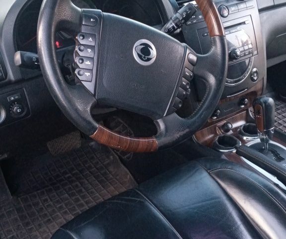 Сірий Cанг Йонг Rexton, об'ємом двигуна 2.7 л та пробігом 184 тис. км за 7000 $, фото 2 на Automoto.ua