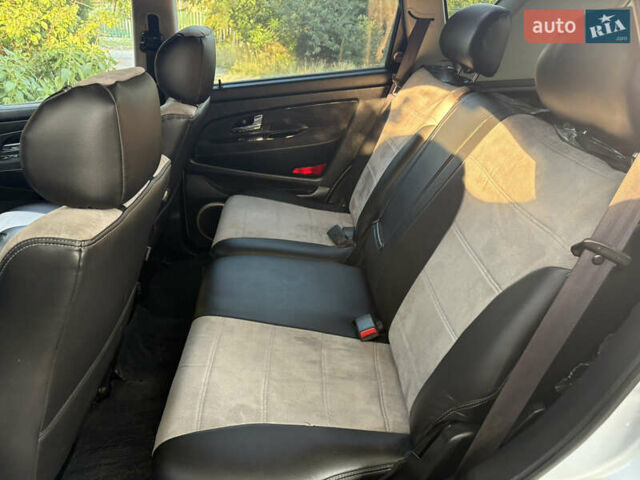 Сірий Cанг Йонг Rexton, об'ємом двигуна 2.7 л та пробігом 200 тис. км за 6500 $, фото 9 на Automoto.ua