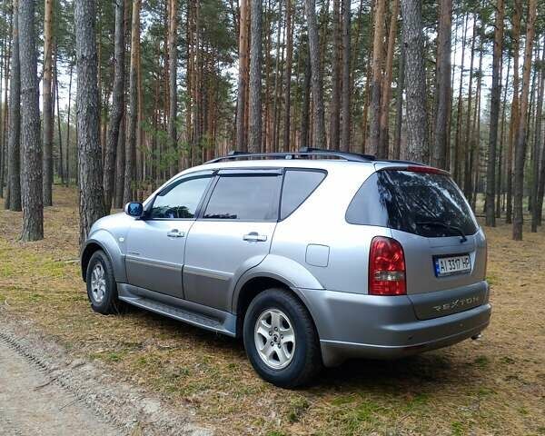 Серый Cанг Йонг Рекстон, объемом двигателя 2.7 л и пробегом 220 тыс. км за 5200 $, фото 3 на Automoto.ua