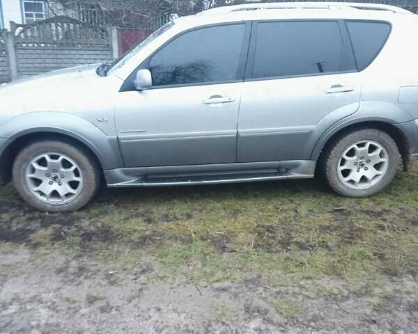 Серый Cанг Йонг Рекстон, объемом двигателя 2.7 л и пробегом 305 тыс. км за 3500 $, фото 2 на Automoto.ua