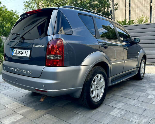Сірий Cанг Йонг Rexton, об'ємом двигуна 2.7 л та пробігом 298 тис. км за 7500 $, фото 3 на Automoto.ua