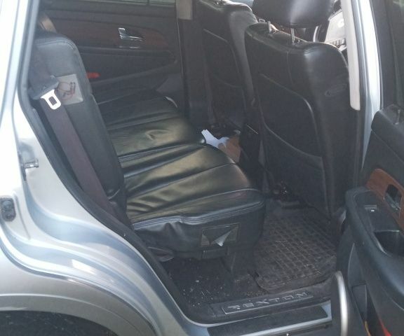 Сірий Cанг Йонг Rexton, об'ємом двигуна 2.7 л та пробігом 184 тис. км за 7000 $, фото 4 на Automoto.ua