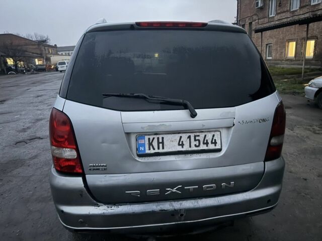 Серый Cанг Йонг Рекстон, объемом двигателя 2 л и пробегом 287 тыс. км за 3500 $, фото 5 на Automoto.ua