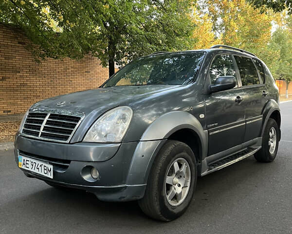 Сірий Cанг Йонг Rexton, об'ємом двигуна 2.7 л та пробігом 212 тис. км за 6200 $, фото 4 на Automoto.ua