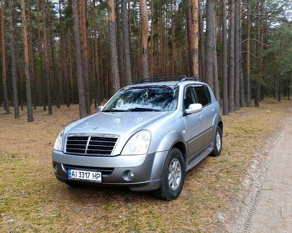 Серый Cанг Йонг Рекстон, объемом двигателя 2.7 л и пробегом 220 тыс. км за 5200 $, фото 5 на Automoto.ua