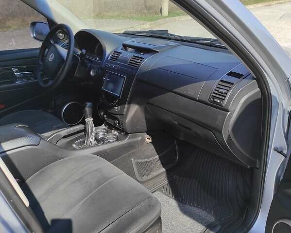 Сірий Cанг Йонг Rexton, об'ємом двигуна 2.7 л та пробігом 200 тис. км за 7500 $, фото 3 на Automoto.ua