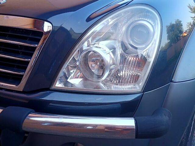 Сірий Cанг Йонг Rexton, об'ємом двигуна 2.7 л та пробігом 255 тис. км за 8500 $, фото 3 на Automoto.ua