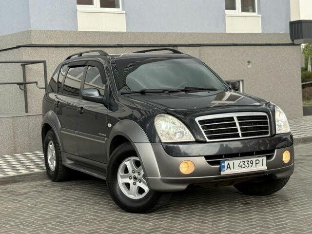 Сірий Cанг Йонг Rexton, об'ємом двигуна 2.7 л та пробігом 246 тис. км за 6999 $, фото 3 на Automoto.ua