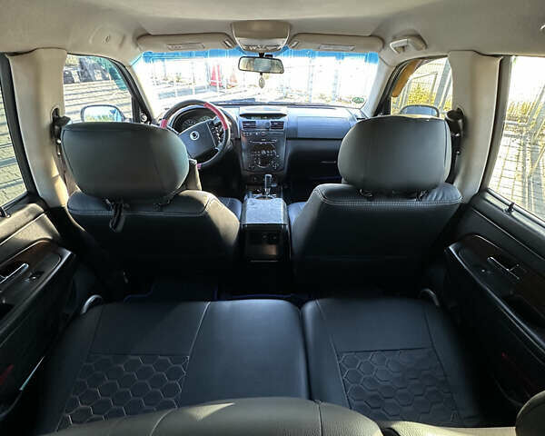 Сірий Cанг Йонг Rexton, об'ємом двигуна 2.7 л та пробігом 208 тис. км за 6800 $, фото 18 на Automoto.ua