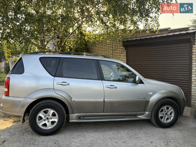 Сірий Cанг Йонг Rexton, об'ємом двигуна 2.7 л та пробігом 200 тис. км за 6500 $, фото 2 на Automoto.ua