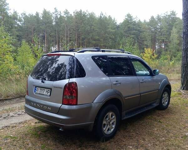 Серый Cанг Йонг Рекстон, объемом двигателя 2.7 л и пробегом 220 тыс. км за 5200 $, фото 1 на Automoto.ua