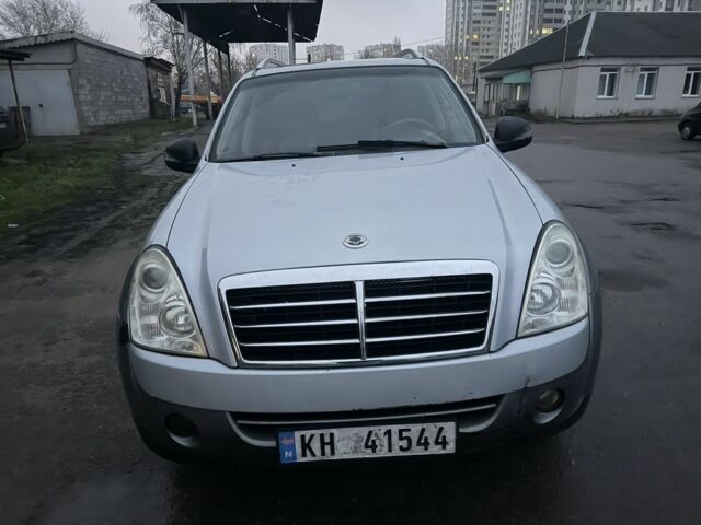 Серый Cанг Йонг Рекстон, объемом двигателя 2 л и пробегом 287 тыс. км за 3500 $, фото 2 на Automoto.ua