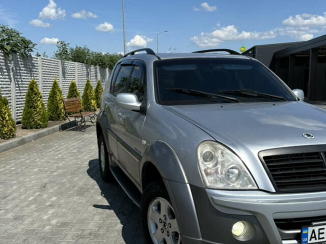 Сірий Cанг Йонг Rexton, об'ємом двигуна 2.7 л та пробігом 186 тис. км за 8200 $, фото 3 на Automoto.ua