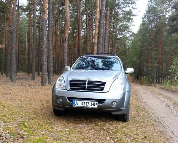 Серый Cанг Йонг Рекстон, объемом двигателя 2.7 л и пробегом 220 тыс. км за 5200 $, фото 6 на Automoto.ua